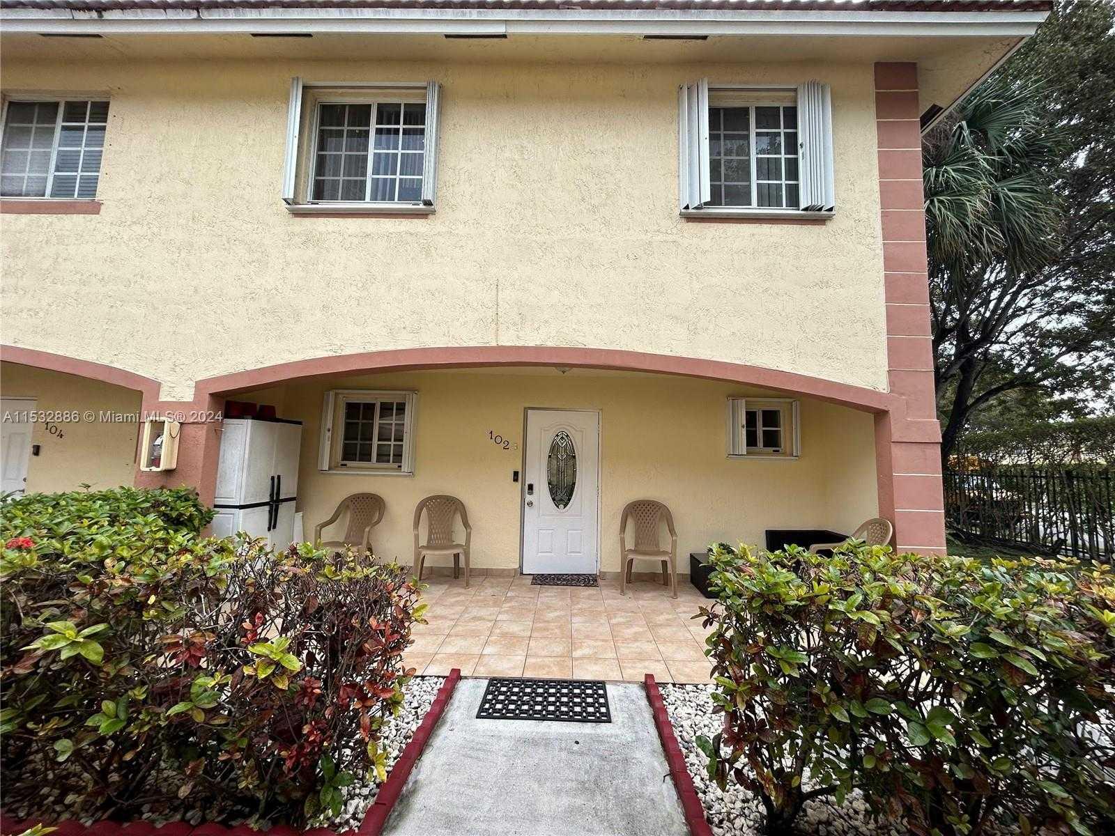 6765 182nd St 102, Hialeah, Townhouse,  for sale, One Stop Realty - Miami